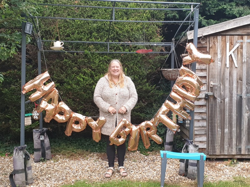 Mum with gold happy birthday inflatable balloons