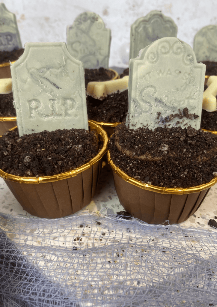Graveyard cupcakes