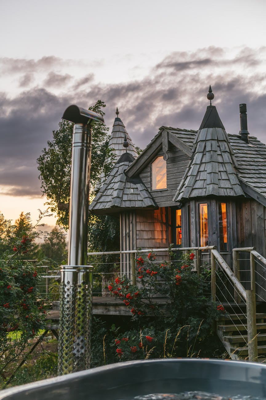 Quirky UK Stay Treehouse for Weekend Family Getaways in the UK: Quirky Stays, Seaside Fun & Easy Escapes That Actually Work post.